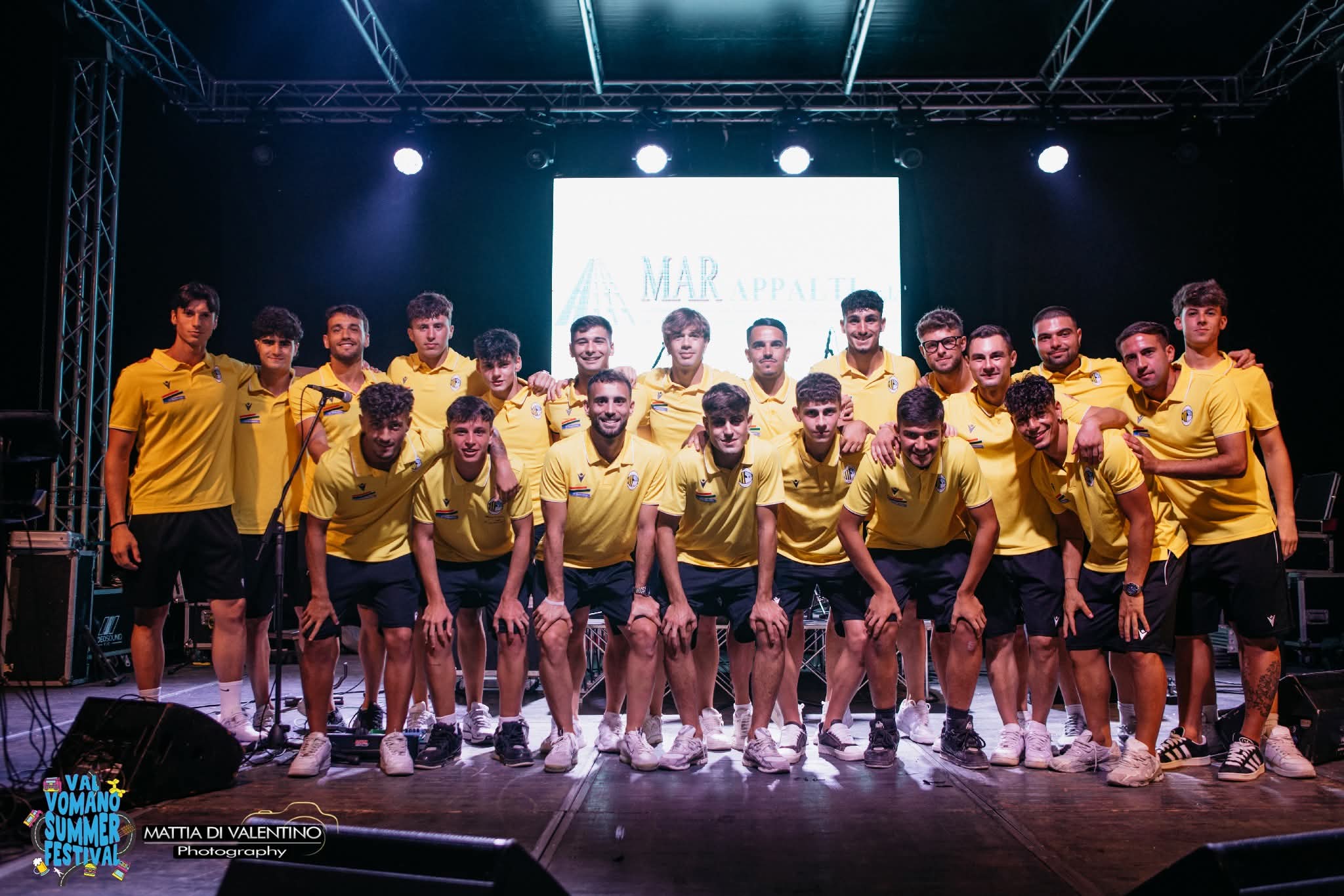 Pontevomano Calcio durante la presentazione